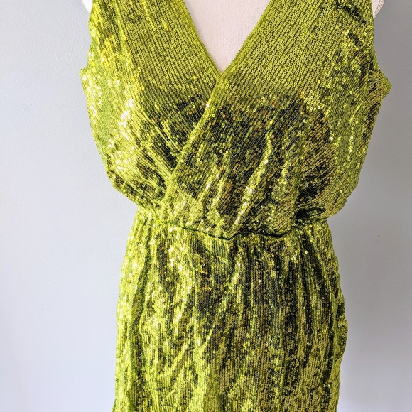 Green sequin V neck dress, 8 - Picture 2 of 8